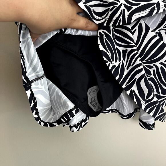 NWT Lands End Black White Chlorine Resistant Tulip Wrap SwimDress One Piece XL - Picture 4 of 6